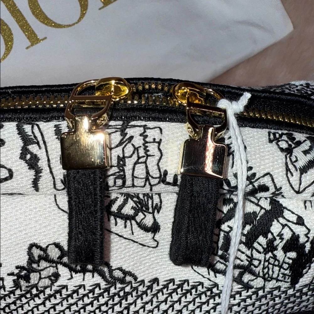 Black and White cosmetic Pouch - Picture 6 of 13